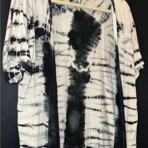 White and Navy Tie-Dye Short Sleeve Cardigan